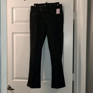 NWT Spanx Stretch Cropped Pull on Flare. Size M